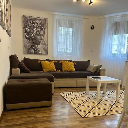 Lana Apartman Belgrado Buitenkant foto