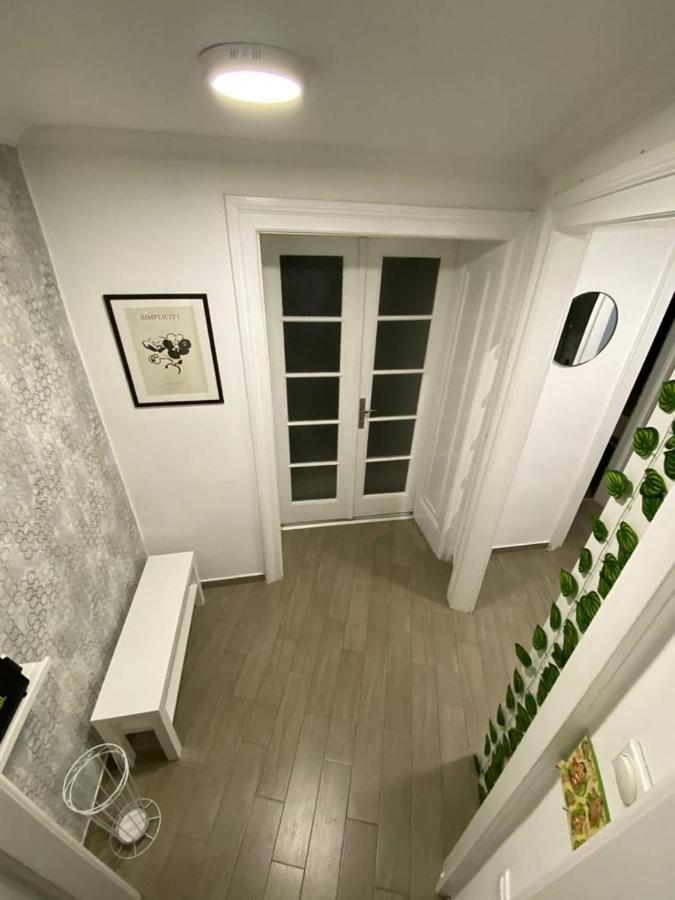 Lana Apartman Belgrado Buitenkant foto
