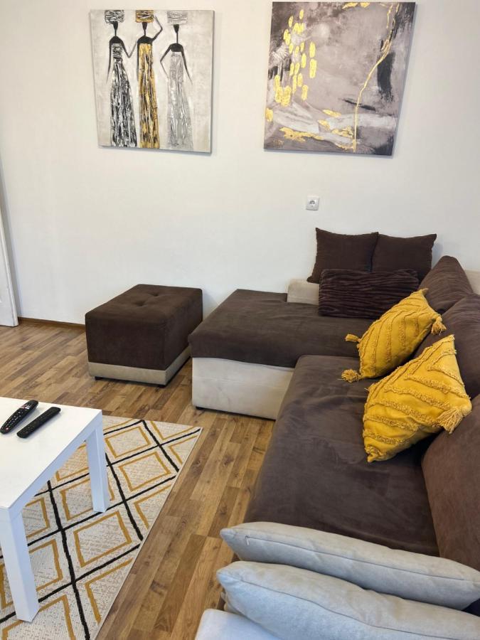 Lana Apartman Belgrado Buitenkant foto