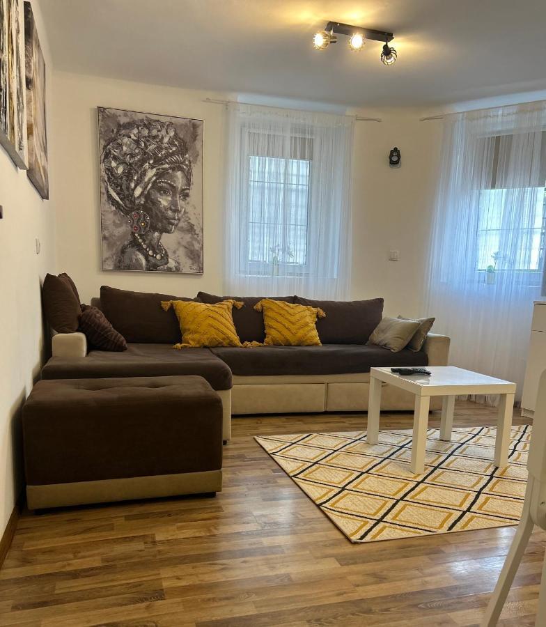 Lana Apartman Belgrado Buitenkant foto